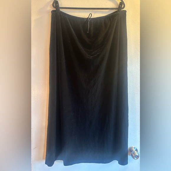 Jones New York Black Velvet Maxi Skirt - Picture 2 of 5